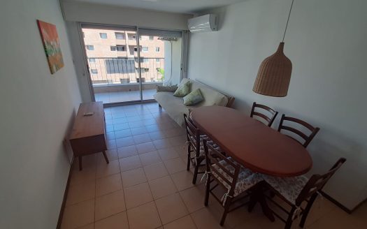 EXCELENTE Apartamento Amueblado 2 Dorm. c/Garaje en Alquiler