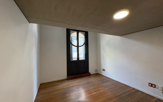EXCELENTE Oficina en Edificio Barreiro Ramos | Ciudad Vieja